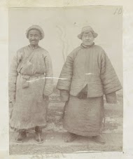 Portret van twee Chinese mannen in winterkleding