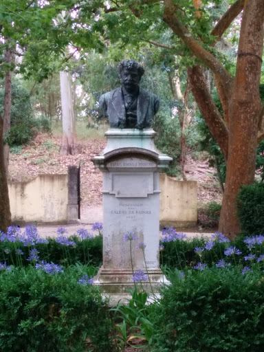 Busto Rafael Bordalo Pinheiro