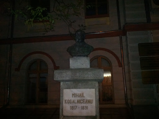 Mihail Kogalniceanu Statue