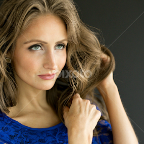 Simple beauty by Lionel Madiou - People Portraits of Women