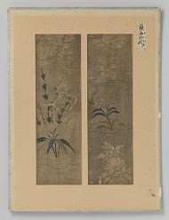 Twee textielfragmenten op een blad, borduursel en druk op zijde