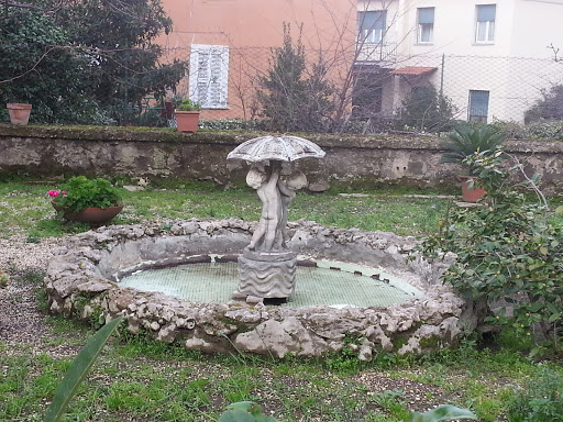 Fontana Bambini Con Ombrello