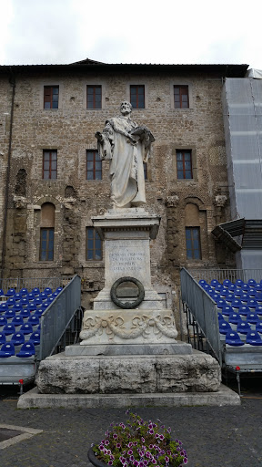 Statua Giovanni Pierluigi