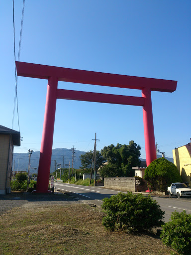 椿神社への赤い大鳥居