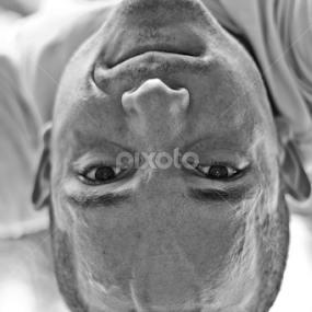 Handbalancing by Andro Zeledón - People Portraits of Men