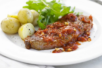 Sirloin steaks with pizzaiola sauce