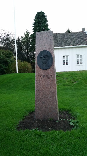 Ivar Beisland Statue