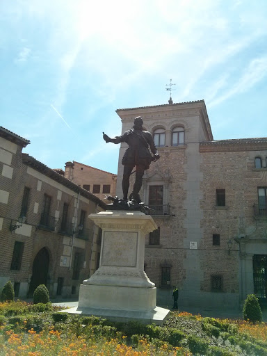 Monumento a Don Álvaro de Bazá