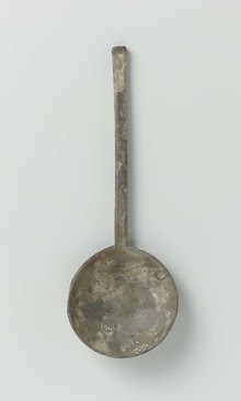 Lepel met ronde bak en een zeszijdige steel