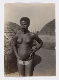 Portret van een Zoeloe vrouw met kralengordel te Natal