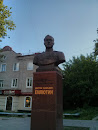 Памятник Емлютину Д.в.