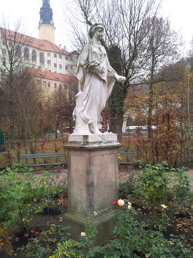 Blumenfrau Auf Statue